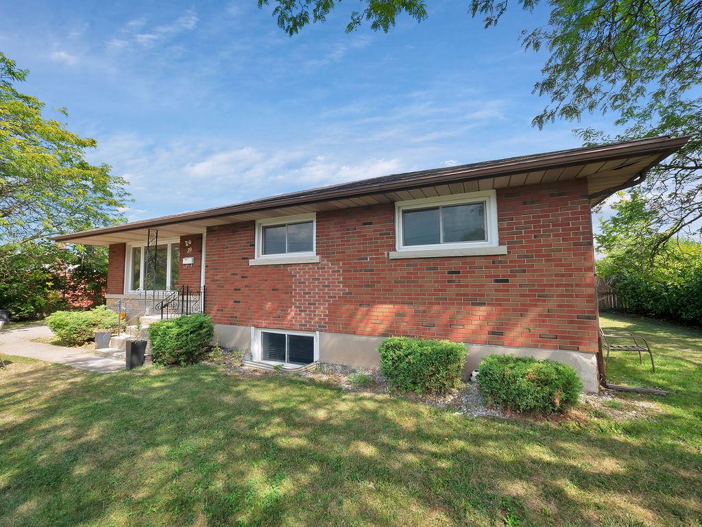 39 Jacobson Avenue - 1